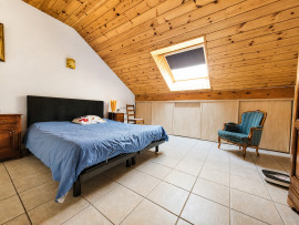 
                                                                                        Vente
                                                                                         Superbe appartement T4 en duplex traversant