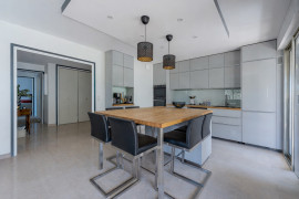 
                                                                                        Vente
                                                                                         Superbe appartement T4 lumineux avec 2 terrasses, garage et cadre privilégié à LYON 4ème