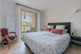 
                                                                                        Vente
                                                                                         Superbe appartement T4 lumineux avec 2 terrasses, garage et cadre privilégié à LYON 4ème