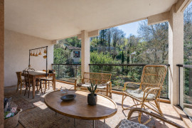 
                                                                                        Vente
                                                                                         Superbe appartement T4 lumineux avec 2 terrasses, garage et cadre privilégié à LYON 4ème