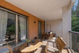 
                                                                                        Vente
                                                                                         Superbe appartement T4 lumineux avec 2 terrasses, garage et cadre privilégié à LYON 4ème