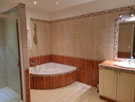 Vente
Superbe Maison à15min de la plage jouxtant Pézenas