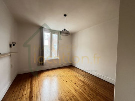 
                                                                                        Location
                                                                                         Superbe maison de ville situé en HYPER-CENTRE de SAINT-QUENTIN