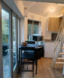 
                                                                                        Location
                                                                                         Superbe studio meublé 20m² avec terrasse et jardin
