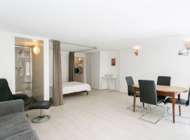 
                                                                                        Location
                                                                                         Superbe studio meublé 43m² au cœur du Marais
