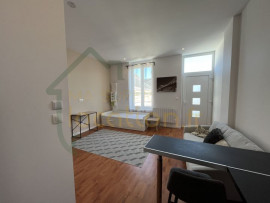 
                                                                                        Location
                                                                                         Superbe studio meublé, complètement rénové