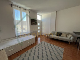 
                                                                                        Location
                                                                                         Superbe studio meublé, complètement rénové