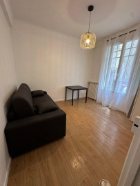 
                                                                                        Location
                                                                                         Superbe studio meublé rénové 23m² à Montmartre