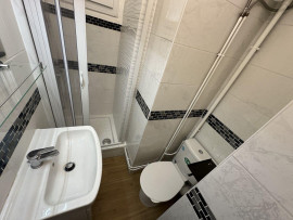 
                                                                                        Location
                                                                                         Superbe studio meublé rénové 23m² à Montmartre