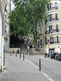 
                                                                                        Location
                                                                                         Superbe studio meublé rénové 23m² à Montmartre