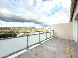 
                                                                                        Vente
                                                                                         Superbe T3 traversant vue imprenable sur Grimaud