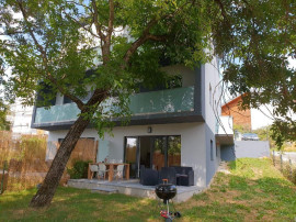 
                                                                                        Colocation
                                                                                         Superbes suites dans immeuble 3 min. Genève