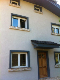 
                                                                                        Location
                                                                                         T1 avec jardinet et cour privative dans maison