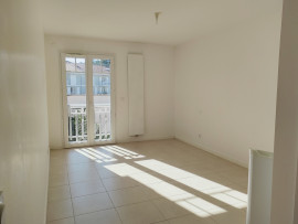 
                                                                                        Location
                                                                                         T1 avec parking