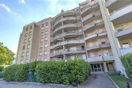 
                                                                                        Location
                                                                                         T1 bis lumineux, avec terrasse de 35m² à GRENOBLE