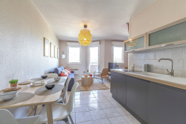 
                                                                                        Location
                                                                                         T1 bis lumineux, avec terrasse et parking collectif fermé