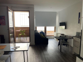 
                                                                                        Location
                                                                                         T1 bis meublé de standing avec loggia centre BDX.