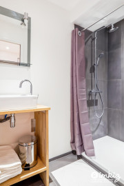 
                                                                                        Vente
                                                                                         T2 62m² entièrement rénové au cœur du Vieux Lyon