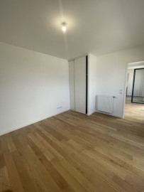 
                                                                                        Location
                                                                                         T2 avec balcon – Les Docks de Saint-Ouen