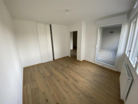 
                                                                                        Location
                                                                                         T2 bis avec parking