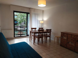
                                                                                        Location
                                                                                         T2 bis meublé, sur jardin, tennis
