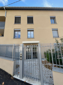 Vente
T2 contemporain dans un cadre paisible à Neuville-sur-Saône, éligible PTZ et frais de notaire réduits