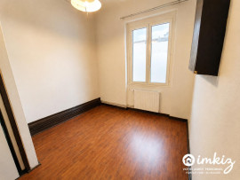
                                                                                        Vente
                                                                                         T2 de 50m² avec cachet à rénover - Fort potentiel