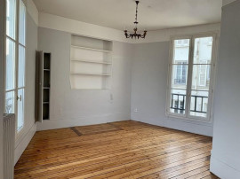 
                                                                                        Location
                                                                                         T2 haussmannien 50 m²