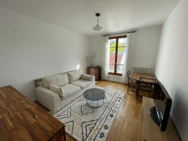 
                                                                                        Location
                                                                                         T2 meublé à Vanves centre