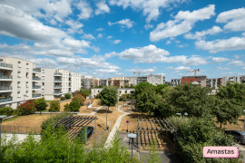 
                                                                                        Location
                                                                                         T2 meublé de 42m² rénové avec terrasse et pkg à 7 min du métro B