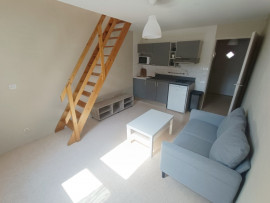 Location
T2 meublé en duplex avec parking, quartier St-Leu