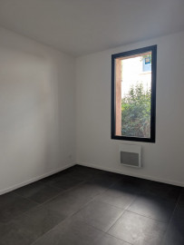 Location
T2 neuf et semi équipée dans jolie maison de ville