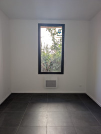 Location
T2 neuf et semi équipée dans jolie maison de ville