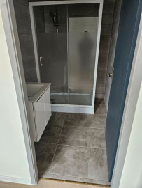 
                                                                                        Location
                                                                                         T2 refait à neuf à Louer