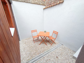 
                                                                                        Location
                                                                                         T2 rénové et meublé avec cour