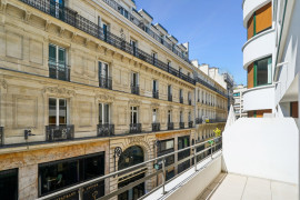 
                                                                                        Vente
                                                                                         T2 Rénové - Quartier Champs-Elysées - Paris 8