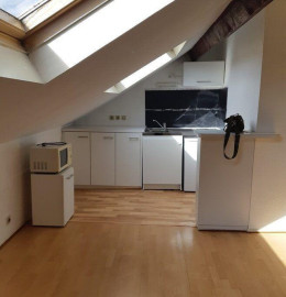 
                                                                                        Location
                                                                                         T2 sous les toit de Paris