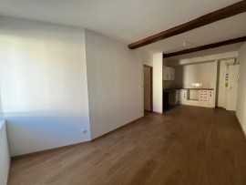 
                                                                                        Vente
                                                                                         T3 - entièrement rénové - CHAUFFAILLES