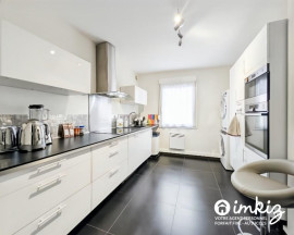 
                                                                                        Vente
                                                                                         T3 65m² traversant en RDC, luminosité et confort