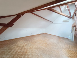 Location
T3 atypique avec bureau et parking