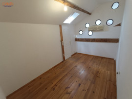 
                                                                                        Location
                                                                                         T3 atypique avec bureau et parking