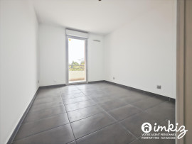 
                                                                                        Vente
                                                                                         T3 avec piscine et parking sécurisés  - Lalande