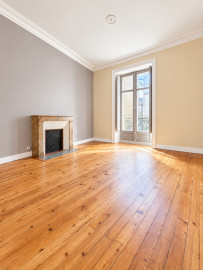 
                                                                                        Vente
                                                                                         T3 de 63 m² avec balcon filant