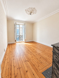 
                                                                                        Vente
                                                                                         T3 de 63 m² avec balcon filant
