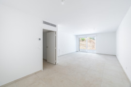 
                                                                                        Vente
                                                                                         T3 de 67,55 m² avec 256 M² de jardin et 26 M² de terrasses - Cannes