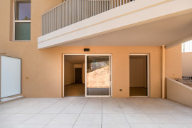 
                                                                                        Vente
                                                                                         T3 de 67,55 m² avec 256 M² de jardin et 26 M² de terrasses - Cannes