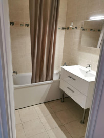 
                                                                                        Location
                                                                                         T3 de 69m2 lumineux, refait à neuf