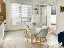 
                                                                                        Vente
                                                                                         T3 de standing (2023) vendu meublé, avec balcon