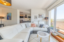 
                                                                                        Vente
                                                                                         T3 de standing avec grand balcon et dernier étage