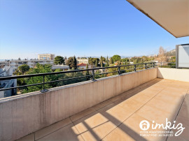
                                                                                        Vente
                                                                                         T3 dernier etage avec terrasse et box